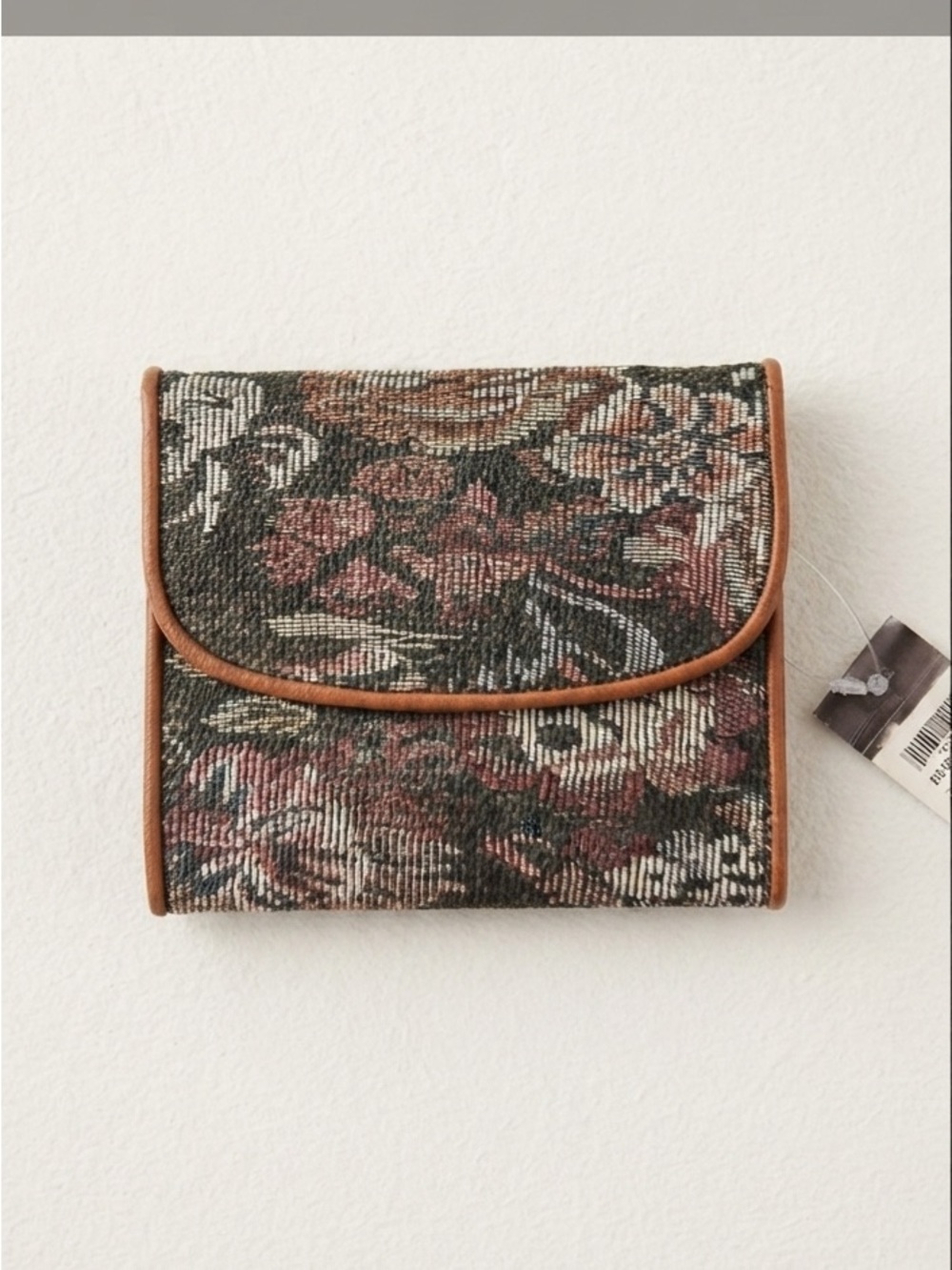 NWT Vintage Woven Floral Tapestry Bifold Wallet